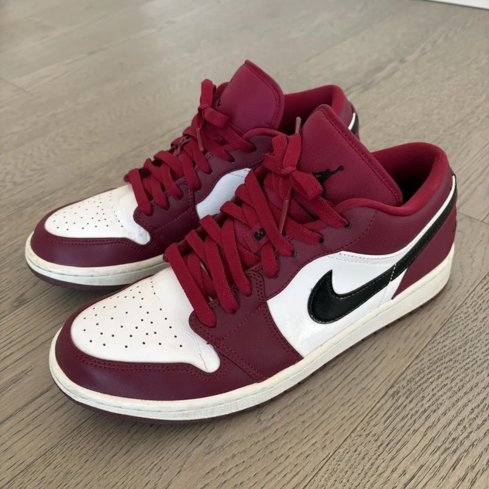 Nike Jordan 1 Low Noble Red